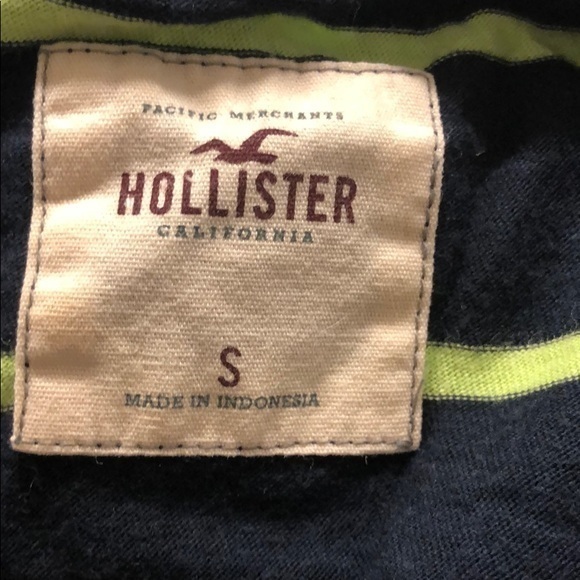 Hollister Green and Navy 3/4 Sleeve Top‎ Size Small - Picture 3 of 3